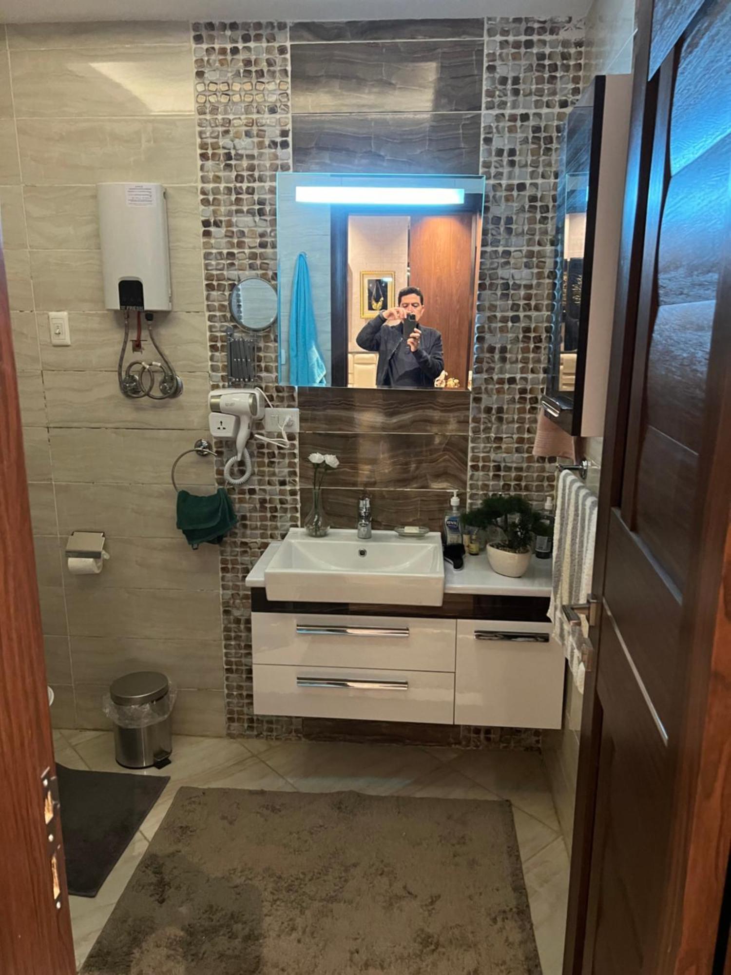 شقه مفروشه فاخره بالقاهره الجديده Apartman New Cairo Kültér fotó